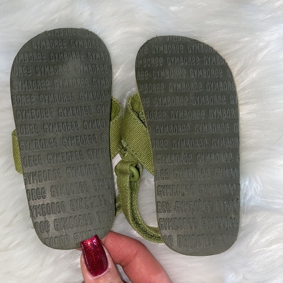 6 pc SET GYMBOREE 🐒 Global Surf boy tops shorts sandals socks 18-24 months - Picture 11 of 13